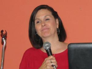 Diane Pari, singer/songwriter