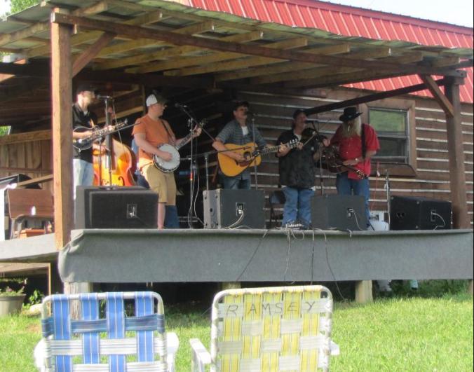 Fabulous Bluegrass musicians pickin' and playin' together to honor Danny Hiser. 